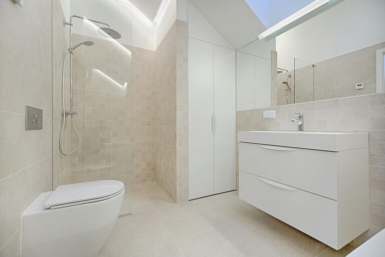 How to Create a Minimalist Bathroom Setup: A Step-by-Step Guide